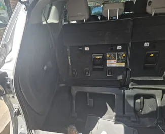 Interni di Toyota Sienna in affitto in Georgia. Un'ottima auto da 8 posti con cambio Automatico.