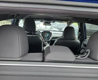 Interni di Subaru Crosstrek in affitto in Georgia. Un'ottima auto da 5 posti con cambio Automatico.