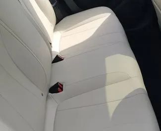 Noleggio MG 5. Auto Comfort per il noleggio negli Emirati Arabi Uniti ✓ Cauzione di Senza deposito ✓ Opzioni assicurative RCT, SCDW, FDW, Passeggeri, Furto, Senza deposito.