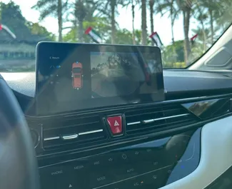 JAC JS4 2024 con sistema A trazione anteriore, disponibile a Dubai.