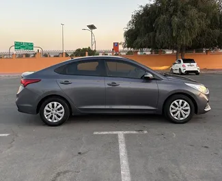 Noleggio auto Hyundai Accent 2022 negli Emirati Arabi Uniti, con carburante Benzina e 140 cavalli di potenza ➤ A partire da 130 AED al giorno.