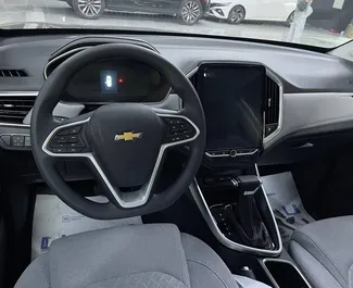 Noleggio Chevrolet Captiva. Auto Comfort, Crossover per il noleggio negli Emirati Arabi Uniti ✓ Cauzione di Senza deposito ✓ Opzioni assicurative RCT.