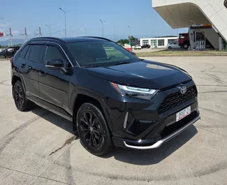 Toyota Rav4 2023 con sistema A trazione integrale, disponibile a Tbilisi.