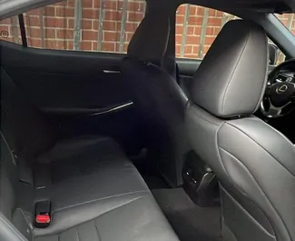 Lexus IS300 2019 con sistema A trazione anteriore, disponibile a Tbilisi.