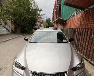 Vista frontale di un noleggio Lexus IS300 a Tbilisi, Georgia ✓ Auto #14813. ✓ Cambio Automatico TM ✓ 0 recensioni.