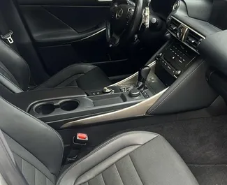 Lexus IS300 2019 disponibile per il noleggio a Tbilisi, con limite di chilometraggio di 100 km/giorno.