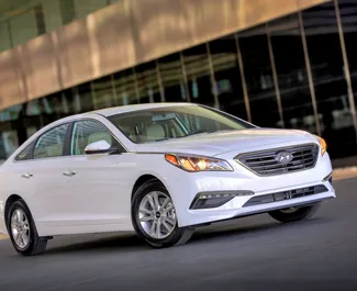 Vista frontale di un noleggio Hyundai Sonata a Baku, Azerbaigian ✓ Auto #11944. ✓ Cambio Automatico TM ✓ 0 recensioni.