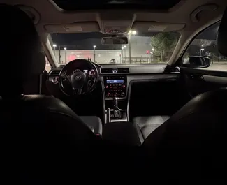 Volkswagen Passat 2015 disponibile per il noleggio a Tirana, con limite di chilometraggio di illimitato.