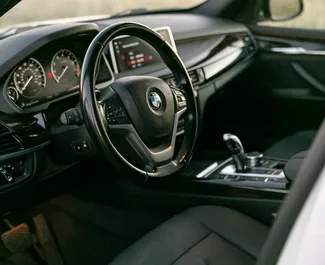 Motore Ibrido da 2,0L di BMW X5 2017 per il noleggio a Tbilisi.