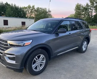 Vista frontale di un noleggio Ford Explorer a Minsk, Bielorussia ✓ Auto #15009. ✓ Cambio Automatico TM ✓ 0 recensioni.