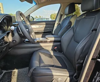 Genesis GV70 2023 disponibile per il noleggio a Minsk, con limite di chilometraggio di 300 km/giorno.