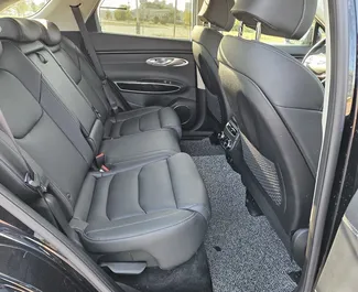 Interni di Genesis GV70 in affitto in Bielorussia. Un'ottima auto da 5 posti con cambio Automatico.