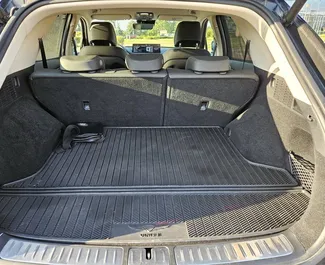 Genesis GV70 2023 con sistema A trazione integrale, disponibile a Minsk.