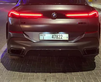 Noleggio auto BMW X6 2023 negli Emirati Arabi Uniti, con carburante Benzina e 530 cavalli di potenza ➤ A partire da 900 AED al giorno.
