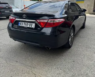 Noleggio auto Toyota Camry 2017 in Georgia, con carburante Benzina e 250 cavalli di potenza ➤ A partire da 100 GEL al giorno.