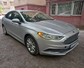 Motore Benzina da 2,0L di Ford Fusion Sedan 2020 per il noleggio a Tbilisi.
