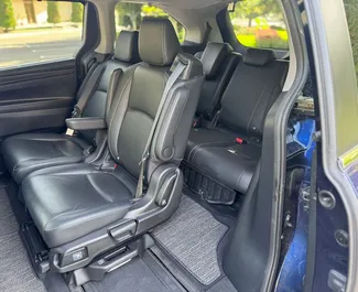 Honda Odyssey 2023 disponibile per il noleggio a Yerevan, con limite di chilometraggio di illimitato.