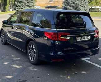 Noleggio Honda Odyssey. Auto Comfort, Premium, Crossover per il noleggio in Armenia ✓ Cauzione di Deposito di 350 USD ✓ Opzioni assicurative RCT, CDW, SCDW, FDW, All'estero.