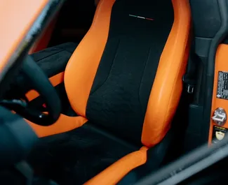 Lamborghini Urus 2023 disponibile per il noleggio a Tbilisi, con limite di chilometraggio di 150 km/giorno.