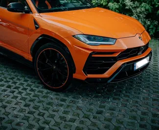 Vista frontale di un noleggio Lamborghini Urus a Tbilisi, Georgia ✓ Auto #14931. ✓ Cambio Automatico TM ✓ 0 recensioni.