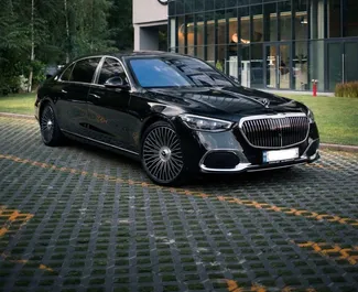 Interni di Mercedes-Benz S-Class Maybach in affitto in Georgia. Un'ottima auto da 5 posti con cambio Automatico.