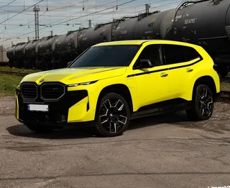 Vista frontale di un noleggio BMW XM a Tbilisi, Georgia ✓ Auto #14930. ✓ Cambio Automatico TM ✓ 0 recensioni.