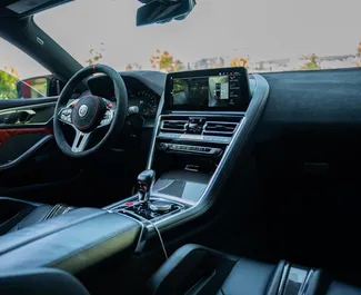Motore Benzina da 4,4L di BMW M850i XDRIVE 2023 per il noleggio a Tbilisi.