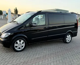 Interni di Mercedes-Benz Vito in affitto in Albania. Un'ottima auto da 7 posti con cambio Manuale.