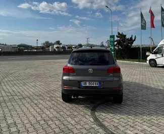 Noleggio Volkswagen Tiguan. Auto Comfort, Crossover per il noleggio in Albania ✓ Cauzione di Deposito di 100 EUR ✓ Opzioni assicurative RCT, All'estero.