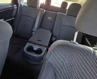 Dodge Journey 2018 disponibile per il noleggio a Tbilisi, con limite di chilometraggio di 250 km/giorno.