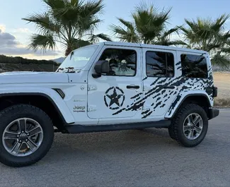 Jeep Wrangler Sahara 2022 con sistema A trazione integrale, disponibile ad Alicante.