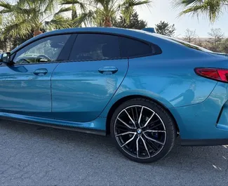 Noleggio BMW 218i. Auto Comfort per il noleggio in Spagna ✓ Cauzione di Deposito di 500 EUR ✓ Opzioni assicurative RCT.