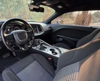 Noleggio Dodge Challenger. Auto Premium, Lusso per il noleggio in Spagna ✓ Cauzione di Deposito di 1000 EUR ✓ Opzioni assicurative RCT.