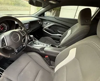 Noleggio Chevrolet Camaro. Auto Premium, Lusso per il noleggio in Spagna ✓ Cauzione di Deposito di 1500 EUR ✓ Opzioni assicurative RCT.