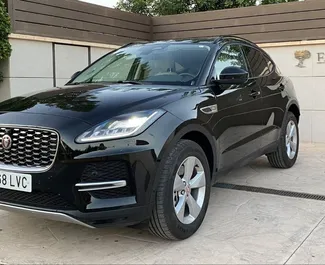 Vista frontale di un noleggio Jaguar F-PACE ad Alicante, Spagna ✓ Auto #15006. ✓ Cambio Automatico TM ✓ 0 recensioni.