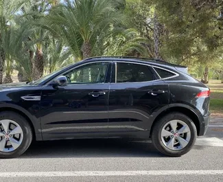 Noleggio Jaguar F-PACE. Auto Premium, Lusso, Crossover per il noleggio in Spagna ✓ Cauzione di Deposito di 1000 EUR ✓ Opzioni assicurative RCT.