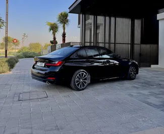Noleggio auto BMW 320i #14818 Automatico a Dubai, dotata di motore 1,8L ➤ Da Lasha negli Emirati Arabi Uniti.