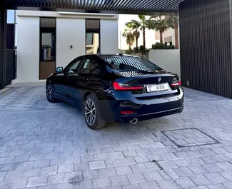 Noleggio BMW 320i. Auto Comfort, Premium per il noleggio negli Emirati Arabi Uniti ✓ Cauzione di Senza deposito ✓ Opzioni assicurative RCT.