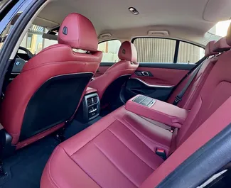 Motore Benzina da 1,8L di BMW 320i 2025 per il noleggio a Dubai.