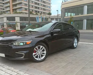 Vista frontale di un noleggio Chevrolet Malibu a Baku, Azerbaigian ✓ Auto #14677. ✓ Cambio Automatico TM ✓ 0 recensioni.