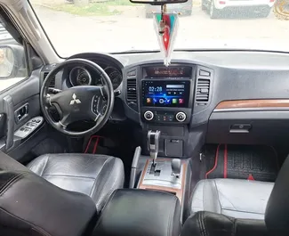 Noleggio auto Mitsubishi Pajero 2013 in Azerbaigian, con carburante Benzina e 190 cavalli di potenza ➤ A partire da 70 AZN al giorno.