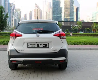 Noleggio Nissan Kicks. Auto Economica, Comfort, Crossover per il noleggio negli Emirati Arabi Uniti ✓ Cauzione di Deposito di 1500 AED ✓ Opzioni assicurative RCT, CDW, SCDW, Passeggeri, Furto.