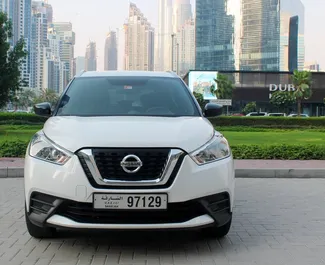 Interni di Nissan Kicks in affitto negli Emirati Arabi Uniti. Un'ottima auto da 5 posti con cambio Automatico.