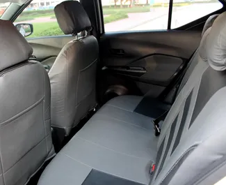 Noleggio Nissan Kicks. Auto Economica, Comfort, Crossover per il noleggio negli Emirati Arabi Uniti ✓ Cauzione di Deposito di 1000 AED ✓ Opzioni assicurative RCT, CDW, SCDW, Passeggeri, Furto.