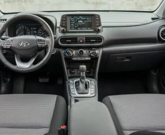 Vista frontale di un noleggio Hyundai Kona a Baku, Azerbaigian ✓ Auto #15067. ✓ Cambio Automatico TM ✓ 0 recensioni.