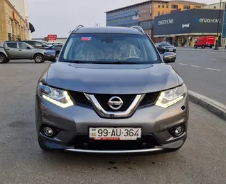 Vista frontale di un noleggio Nissan X-Trail a Baku, Azerbaigian ✓ Auto #15071. ✓ Cambio Automatico TM ✓ 0 recensioni.