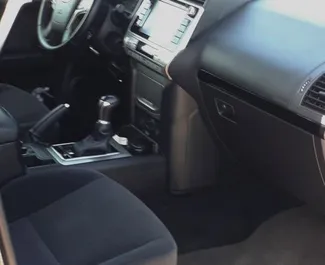 Noleggio Toyota Land Cruiser Prado. Auto Comfort, Premium, SUV per il noleggio in Azerbaigian ✓ Cauzione di Deposito di 400 AZN ✓ Opzioni assicurative RCT, CDW, SCDW, FDW, Furto.