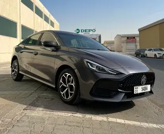 Vista frontale di un noleggio MG 5/GT a Dubai, Emirati Arabi Uniti ✓ Auto #15079. ✓ Cambio Automatico TM ✓ 0 recensioni.