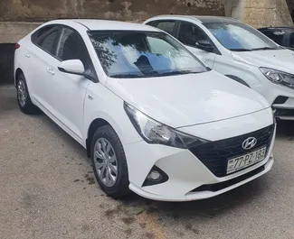 Vista frontale di un noleggio Hyundai Accent a Baku, Azerbaigian ✓ Auto #13504. ✓ Cambio Automatico TM ✓ 1 recensioni.