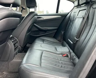 Noleggio BMW G30. Auto Premium per il noleggio in Bielorussia ✓ Cauzione di Deposito di 200 USD ✓ Opzioni assicurative RCT, CDW.